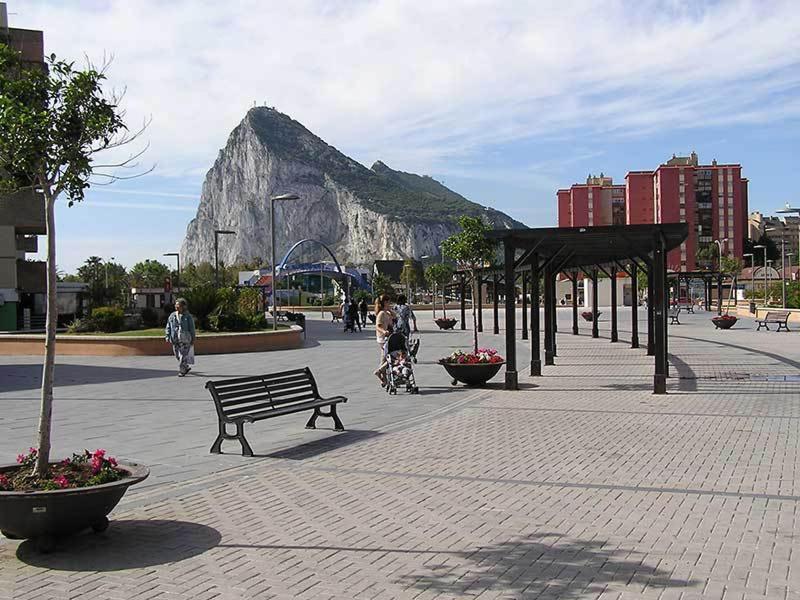 Practico Apartamento A 5 Min Andando De Gibraltar Y El Centro, Frente Al Mar La Linea de la Concepcion Ngoại thất bức ảnh