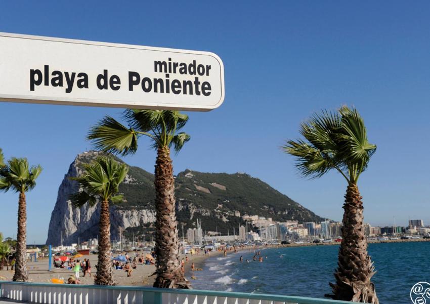 Practico Apartamento A 5 Min Andando De Gibraltar Y El Centro, Frente Al Mar La Linea de la Concepcion Ngoại thất bức ảnh